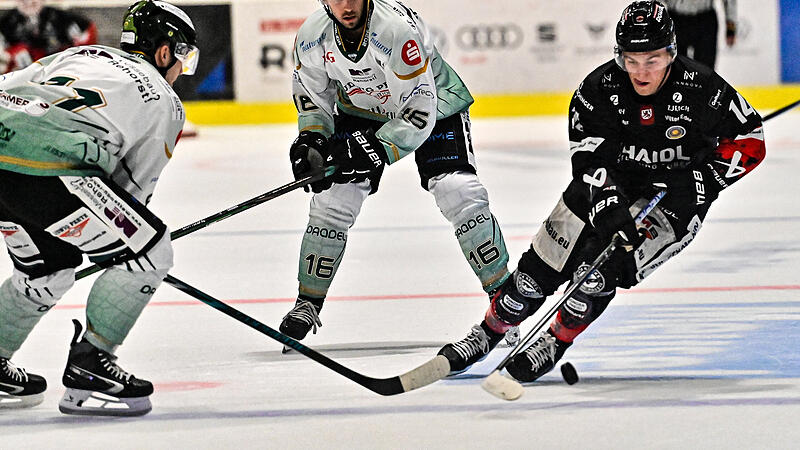 Höchstadt Alligators verlieren nach Aufholjagd in Passau Brendan Harrogate (Mitte) schaut hinterher, wie Sascha Maul (rechts) davonzieht. Der Ex-Passauer und die Alligators verloren bei den Black Hawks.