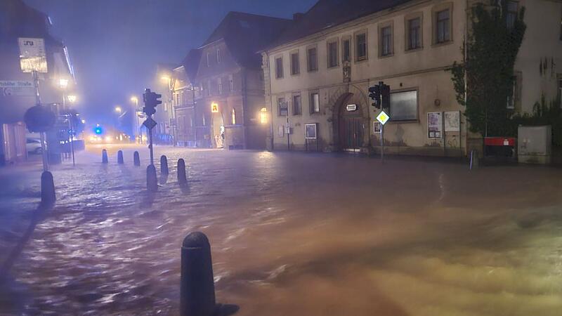 Land unter in der Ortsmitte Mainstockheims vor knapp zwei Wochen. In der Gemeinderatssitzung wurde das Ereignis nachbesprochen.