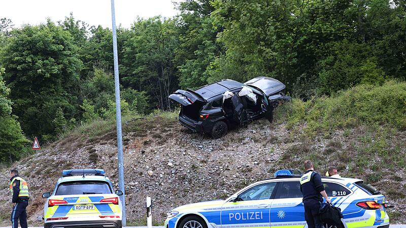 Mutmaßliche Geldautomatensprenger verunglücken auf Flucht Mutmaßliche Geldautomatensprenger verunglücken auf Flucht