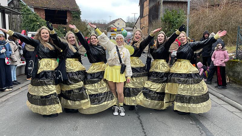 Stralsbach Helau! Ausgelassene Stimung beim Faschingszug in Stralsbach mit rund 1500 Zuschauern.