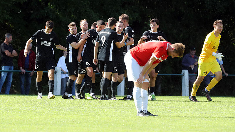 Der R&uuml;ckzug des FC Strullendorf l&auml;sst die Mannschaften im Bezirksliga-Keller aufatmen. Hier jubelt hingegen der TSV Schammelsdorf, nachdem Jan V&ouml;lkl beim Spiel gegen den FCS im September zum 4:2 traf.