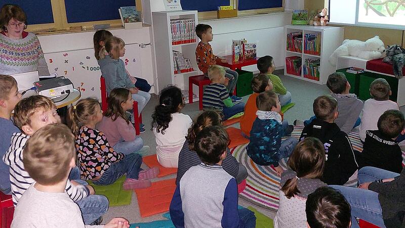 DieGemeindebibliohek in Wildflecken wird nach der Pause während Corona von Kindern und Familien wieder deutlich besser angenommen. DieGemeindebibliohek in Wildflecken wird nach der Pause während Corona von Kindern und Familien wieder deutlich besser angenommen.