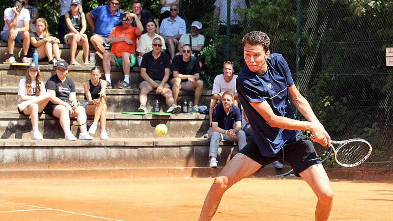 Schattenpl&auml;tze waren auf der Zuschauertrib&uuml;ne beim Junioren-Finale, das der Rum&auml;ne Luca Preda (Bild) gegen Lasse P&ouml;rtner gewann, waren  angesichts der  sommerlichen Temperaturen begehrt.