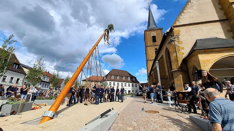 Sche&szlig;litzer Kerwa wieder mit Baum