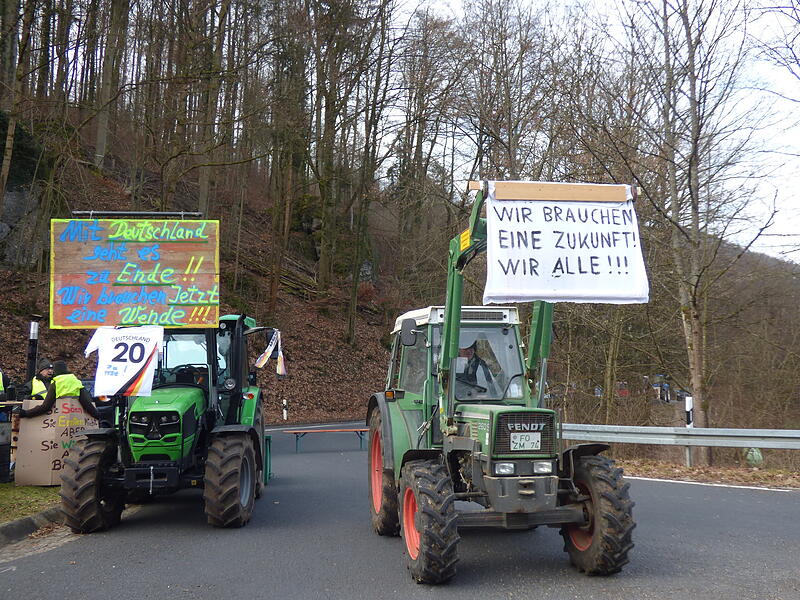 Auch bei Behringersmühle demonstrieren die LandwirteAuch bei Behringersmühle demonstrieren die Landwirte