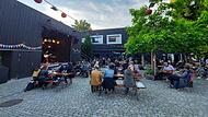 Der Biergarten des E-Werks. Das Kulturzentrum in Erlangen lockt mit seinen vielfältigen Veranstaltungen viele Besucher in die Stadt,