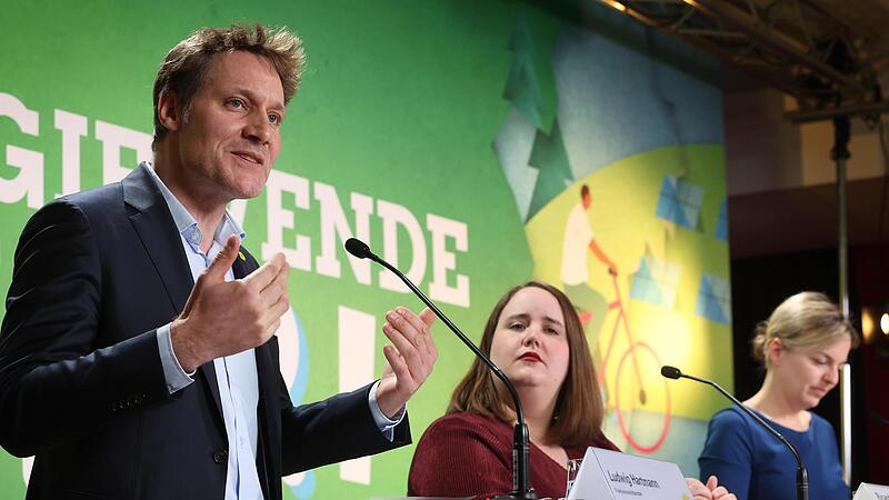 Ludwig Hartmann, Fraktionsvorsitzender der bayerischen Grünen, Bundesvorsitzende Ricarda Lang (Mitte) und Fraktionsvorsitzende Katharina Schulze bei der Winterklausur der bayerischen Grünen-Fraktion. Ludwig Hartmann, Fraktionsvorsitzender der bayerischen Grünen, Bundesvorsitzende Ricarda Lang (Mitte) und Fraktionsvorsitzende Katharina Schulze bei der Winterklausur der bayerischen Grünen-Fraktion.