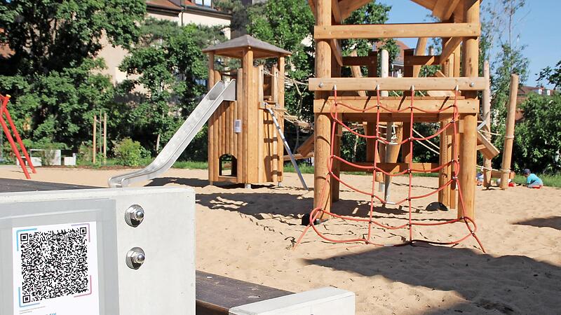 Kontaktverfolgung per Corona-Warn-App am Spielplatz F&auml;rbergasse.