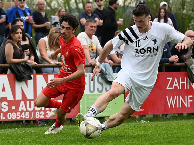 Zwei Spieler im Fokus: Emil N&ouml;hring (links) ist beim SV Buckenhofen ein Gesicht des Erfolgs. Christian Rzonsa ist in der Landesliga derzeit kaum zu halten.