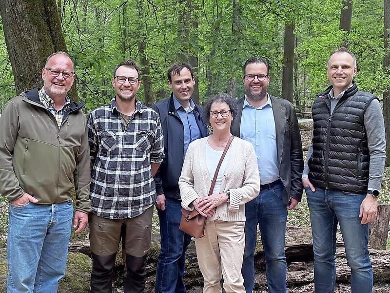 &Uuml;bergabe der F&ouml;rdersumme an die Freunde des Wildpark Klaushof e.V. durch Mitglieder des Rotary Clubs Bad Kissingen: Frank Kugler (Freude des Wildparks Klaushof), Bj&ouml;rn Lieblein (Stadtf&ouml;rster Bad Kissingen), Dr. Markus Albert, Dr. Gudrun Heil-Frank...