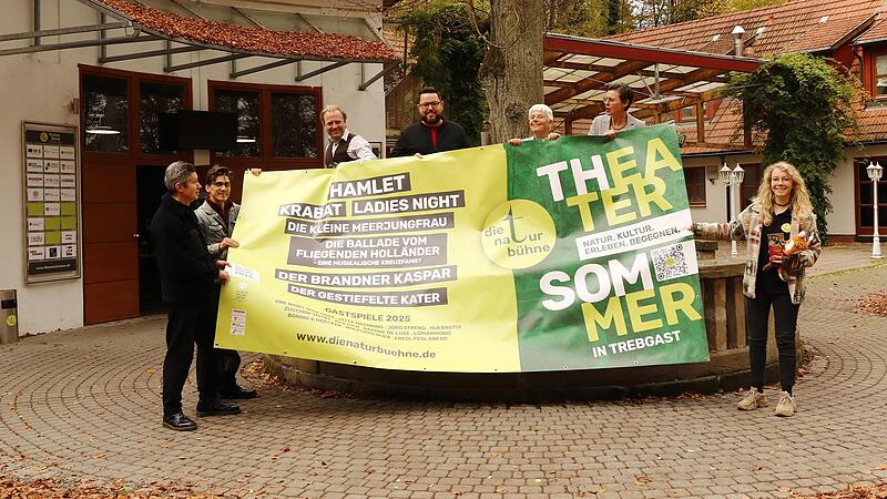 Das Programm 2025 steht. Die Macher der Naturb&uuml;hne k&auml;mpfen nun noch mit dem Aufh&auml;ngen der Plakate.