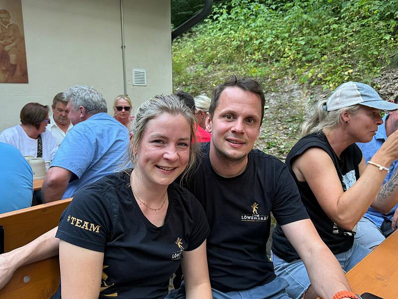 Hans-Günter und Maria Wirth nach dem positiven Wellnesshotel-Ergebnis: Sie freuen sich über die deutliche Abstimmung. Hans-Günter und Maria Wirth nach dem positiven Wellnesshotel-Ergebnis: Sie freuen sich über die deutliche Abstimmung.