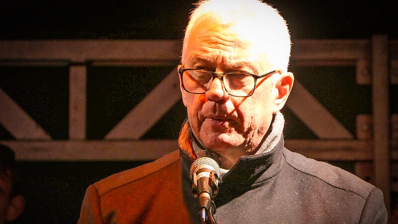 Ernst blickt er drein: Ha&szlig;furts B&uuml;rgermeister G&uuml;nther Werner bei seiner Neujahrsansprache.