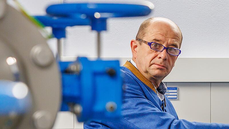 Hans Hümmer, Juragruppe Pegnitz Wie sicher ist unser Trinkwasser wirklich? Hans Hümmer von der Juragruppe Pegnitz sowie der Fränkischen Arbeitsgemeinschaft Wasser-Abwasser hält die bayerischen Wasserressourcen grundsätzlich für ausreichend. Gleichzeitig warnt er aber vor regionalen Engpässen, zu niedrigen Investitionen und den Folgen des Klimawandels.