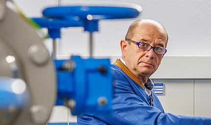Hans Hümmer, Juragruppe Pegnitz Wie sicher ist unser Trinkwasser wirklich? Hans Hümmer von der Juragruppe Pegnitz sowie der Fränkischen Arbeitsgemeinschaft Wasser-Abwasser hält die bayerischen Wasserressourcen grundsätzlich für ausreichend. Gleichzeitig warnt er aber vor regionalen Engpässen, zu niedrigen Investitionen und den Folgen des Klimawandels.