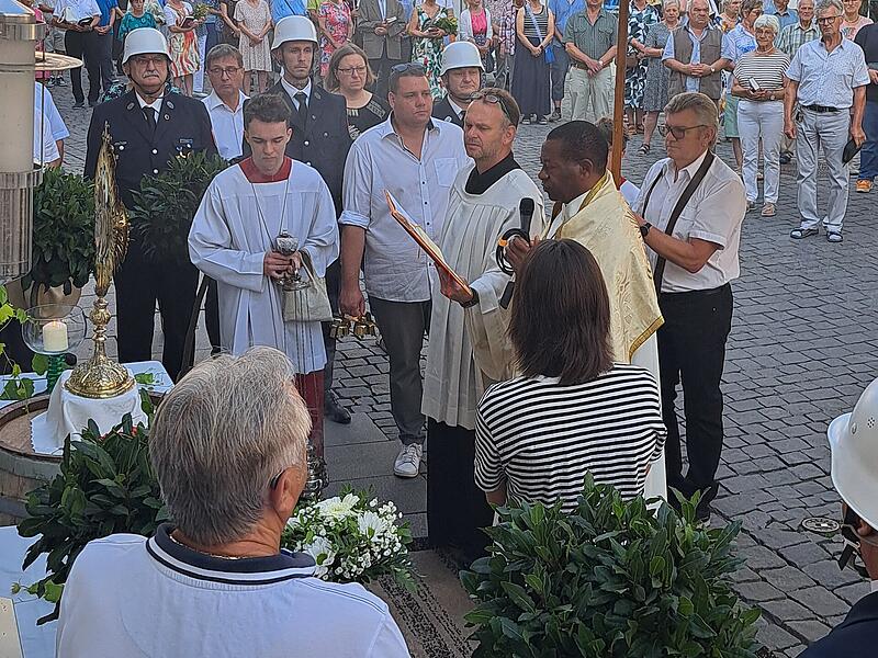 Am Freitag ist die traditionelle Prozession zu Mari&auml; Himmelfahrt durch Forchheim gezogen.