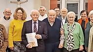 Geehrte und Neumitglieder, mit dem Vorsitzenden Matthias Simon (links) und der stellvertretenden Vorsitzenden Birgit Kestel (Dritte v.r.).