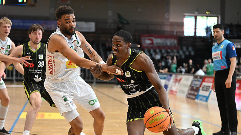 Sport Basketball 2. Bundesliga PROA Saison 2025 / 2026  33. Spieltag  am Sonntag  26.04.2026  Spielbeginn 17.00 h Spielort  56075 Koblenz EPG-Arena Jupp-Gauchel-Stra&szlig;e 10 EPG Baskets Koblenz gegen BBC Bayreuth  Halbzeitergebnis  32:38 Tehree Horn Badu Bu