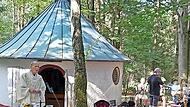 An der Waldkapelle im Lauberts hat Pfarrer Hans Thurn an Maria Himmelfahrt eine Festmesse gehalten. An der Waldkapelle im Lauberts hat Pfarrer Hans Thurn an Maria Himmelfahrt eine Festmesse gehalten.