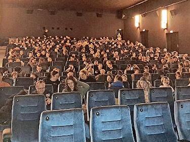 Der Feuerwehr-Nachwuchs beim Kinotag der Kreisjugendfeuerwehr Forchheim.