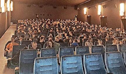 Der Feuerwehr-Nachwuchs beim Kinotag der Kreisjugendfeuerwehr Forchheim.