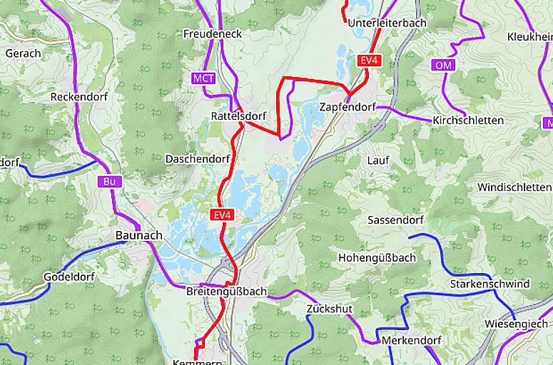 Bei Open Cycle Map wird zwischen nationalen (rot), regionalen (lila) und lokalen (blau) Routen für Radfahrer unterschieden.