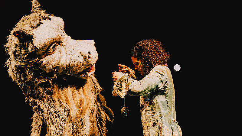 Die Unendliche Geschichte von Michael Ende im ETA-Hoffmann-Theater BambergLugbank 5: Der Krieg ums Bier