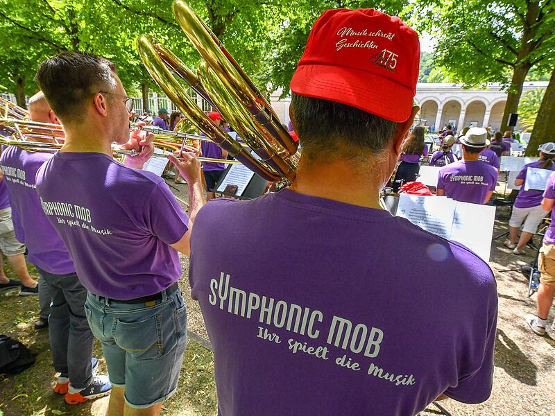 Ob Posaune oder Viola &ndash; jedes Instrument ist willkommen. Und wer keins kann &ndash; der kann mitsingen.