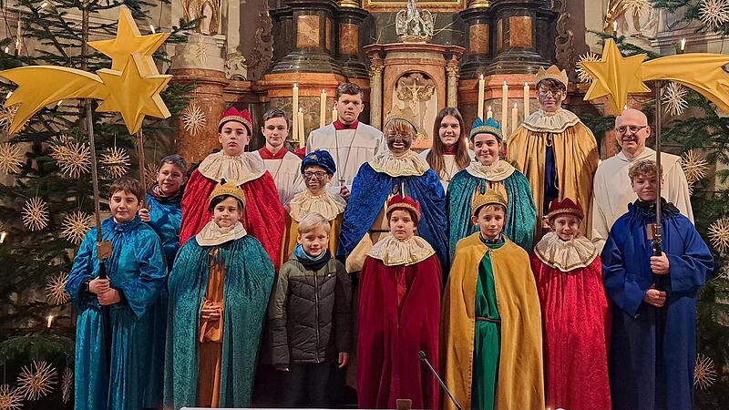 Unter dem Motto &bdquo;Erhebt eure Stimme f&uuml;r Kinderrechte&ldquo; stand die Sternsingeraktion. In drei  Gruppen zogen die Sternsinger auch in diesem Jahr am Dreik&ouml;nigstag wieder durch Untererthal. Zuvor hatte Diakon Waldemar M&uuml;tzel die Aussendungsfeier mit S...