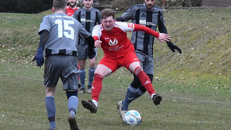 Für die SG Reiterswiesen/Arnshausen/FC 06 Bad Kissingen (in Rot) war das Testspiel gegen den FC WMP Lauertal wenig schmerzhaft, weil die SG klar mit 3:0 gewann.