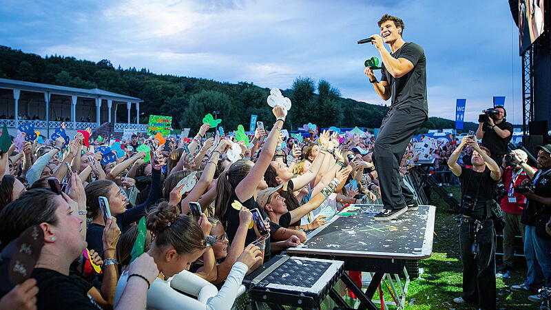 &Uuml;ber 5.500 Fans feierten am Samstag 29.08.26 auf dem Turnierplatz in Bad Kissingen ihren Star Wincent Weiss. Besonders das junge Publikum empfing ihn mit lautem Kreischen und gro&szlig;er Begeisterung. Ein Open-Air-Abend voller Emotionen und unvergesslicher Momente.