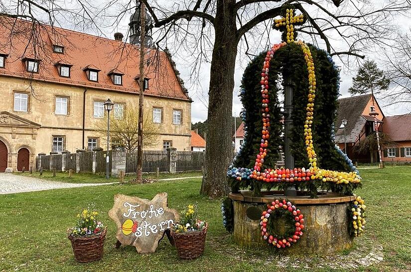 Die Osterbrunnen sind eine Tradition in der Region Bamberg, so wie hier in Schl&uuml;sselau (Frensdorf): Viele Helferinnen und Helfer der Dorfgemeinschaft Schl&uuml;sselau haben auch in diesem Jahr den Osterbrunnen wundersch&ouml;n und mit viel Liebe hergerichtet.