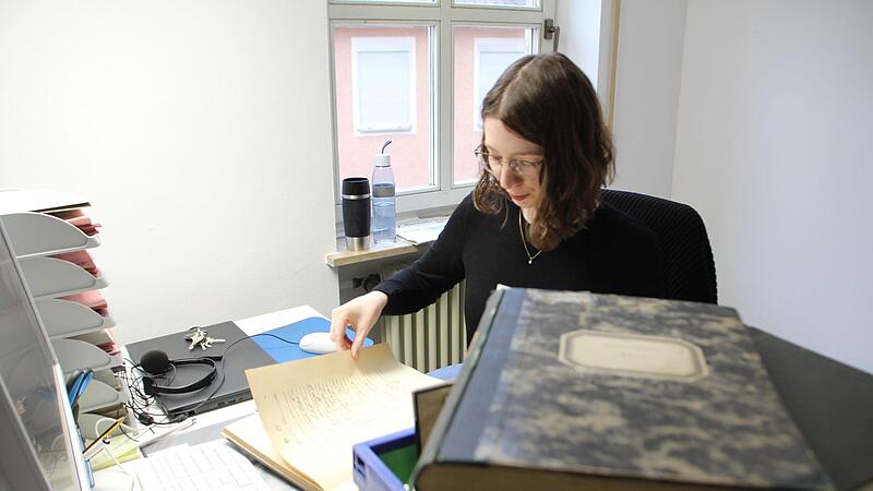 Schriftst&uuml;cke zu sichten, einzuordnen und zu bewerten, geh&ouml;rt zu  den Hauptaufgaben einer Archivarin. Miriam  Mulzer will ihr B&uuml;ro aber k&uuml;nftig auch daf&uuml;r nutzen,   die Digitalisierung des st&auml;dtischen Archivs voranzutreiben.Forchheim & Fr&auml;nkische Schweiz