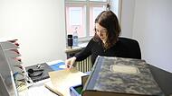 Schriftst&uuml;cke zu sichten, einzuordnen und zu bewerten, geh&ouml;rt zu  den Hauptaufgaben einer Archivarin. Miriam  Mulzer will ihr B&uuml;ro aber k&uuml;nftig auch daf&uuml;r nutzen,   die Digitalisierung des st&auml;dtischen Archivs voranzutreiben.Forchheim & Fr&auml;nkische Schweiz