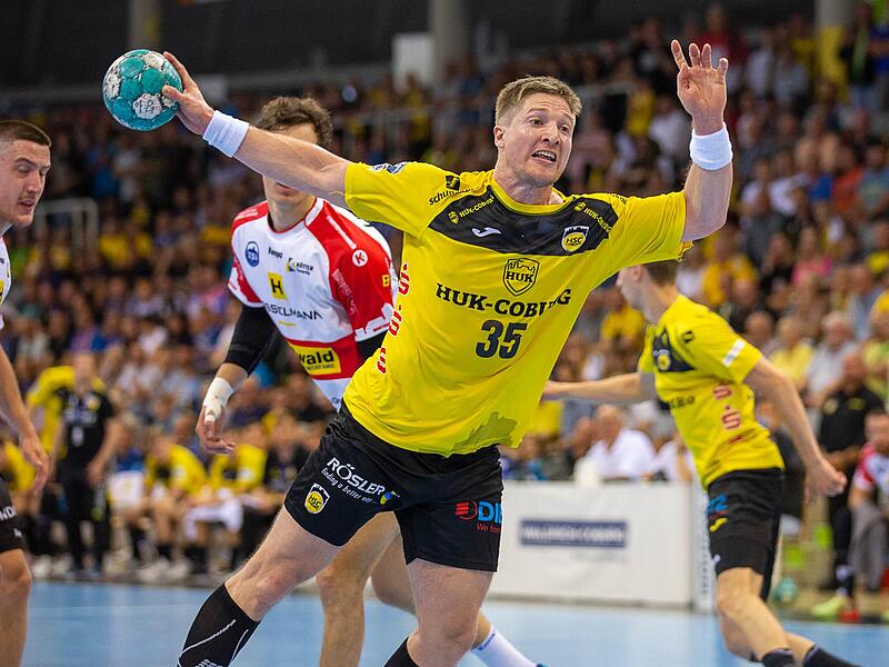 Coburgs Kreisläufer Jan Schäffer ist frei und netzt erfolgreich ein.