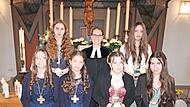 Die Konfirmandinnen (von links): Hanna M&uuml;ller-G&auml;rtner, Marina Schorsch, Josefine Schneider, Pfarrerin Martina Posekardt, Monique Wohlfeil, Lina Kraus und Enya Ambos.