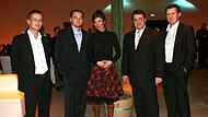 Thomas Eller (r.) mit Sigmar Gabriel (2. v. r.) und Leonardo DiCaprio (2. v. l.) in der Tempor&auml;ren Kunsthalle Berlin