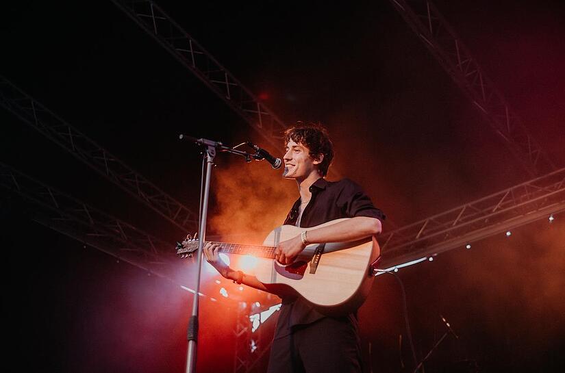Auch der Sänger Mayberg ist beim Festival zu Gast. Auch der Sänger Mayberg ist beim Festival zu Gast.