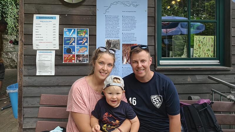 Jennifer und Christopher Reiter besuchen mit ihren Sohn die Bingh&ouml;hle.