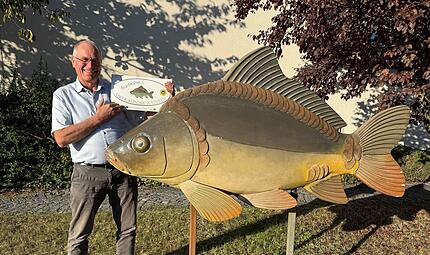 Der Leiter der H&ouml;chstadter LfL-Au&szlig;enstelle f&uuml;r Karpfenteichwirtschaft, Martin Oberle, sieht im Karpfen &bdquo;den Fisch der Zukunft".