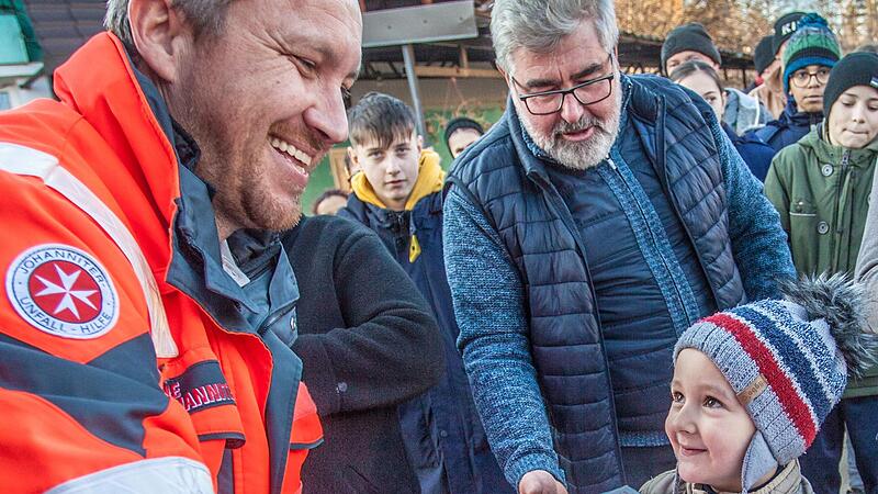 Mehr als 70.000 Päckchen konnten die Weihnachtstrucker 2023 verteilen – wie hier in Rumänien.