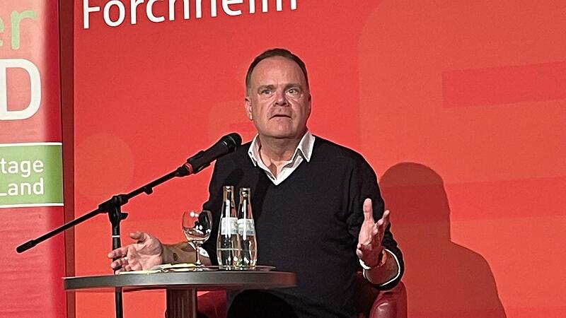 Eloquent und in jugendlichem Outfit kam ZDF-Moderator Christian Sievers.Forchheim & Fr&auml;nkische Schweiz