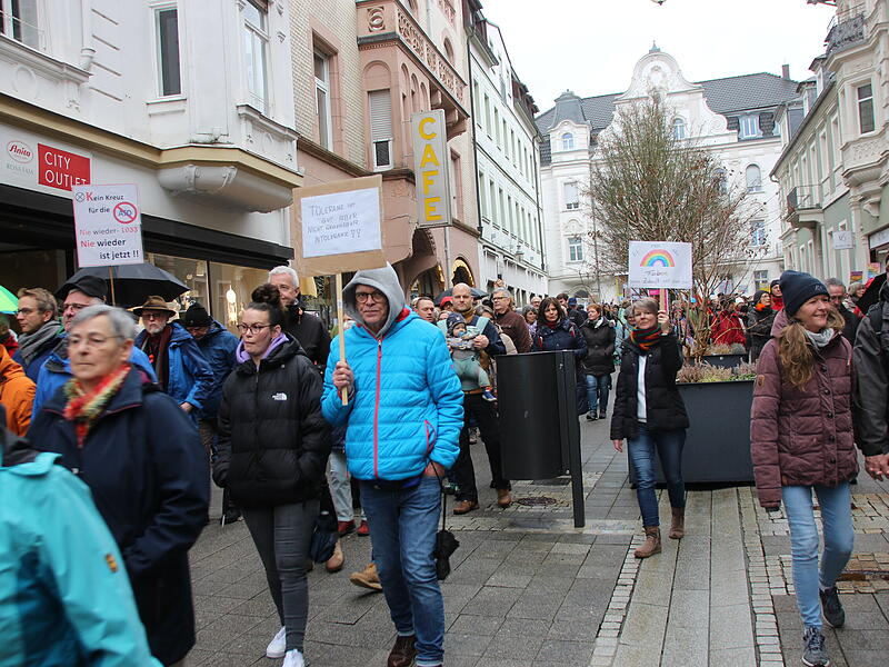Demokratie Demo "Nie wieder ist jetzt in Bad KissingenDemokratie Demo "Nie wieder ist Jetzt" in Bad Kissingen