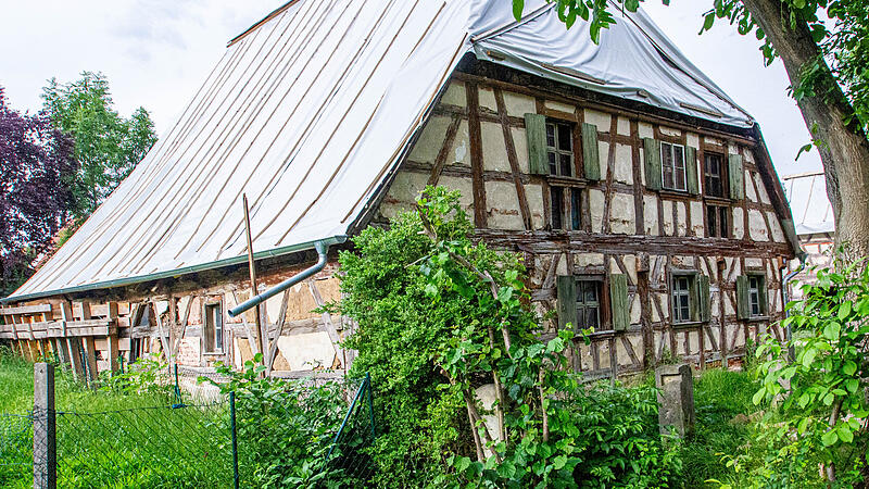 Fast 450 Jahre alt ist das Wohnstallhaus in Poxdorf, das nun gerettet werden soll.Forchheim & Fränkische Schweiz Fast 450 Jahre alt ist das Wohnstallhaus in Poxdorf, das nun gerettet werden soll.