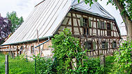 Fast 450 Jahre alt ist das Wohnstallhaus in Poxdorf, das nun gerettet werden soll.