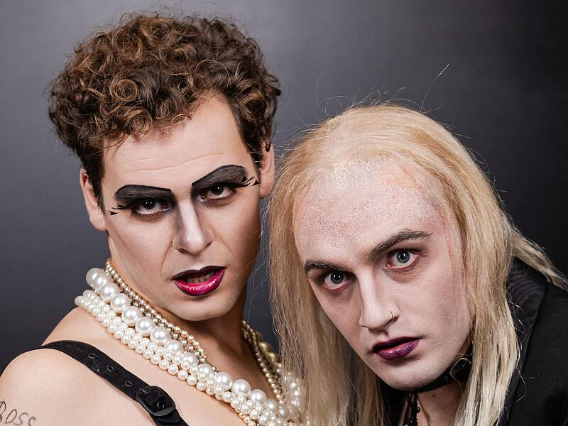Das wird ein Spaß! Florian Graf (links) als Frank N. Furter und Nils Svenja Thomas als Riff Raff spielen 2024 bei der „Rocky Horror Show“ des Landestheaters die Hauptrollen. Das wird ein Spaß! Florian Graf (links) als Frank N. Furter und Nils Svenja Thomas als Riff Raff spielen 2024 bei der „Rocky Horror Show“ des Landestheaters die Hauptrollen.