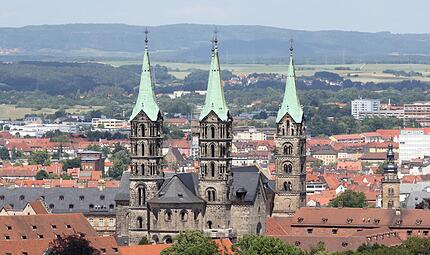 Der Bamberger Dom hat sich in seiner architektonischen Gestalt fast unverändert bis heute erhalten. Der Bamberger Dom hat sich in seiner architektonischen Gestalt fast unverändert bis heute erhalten.