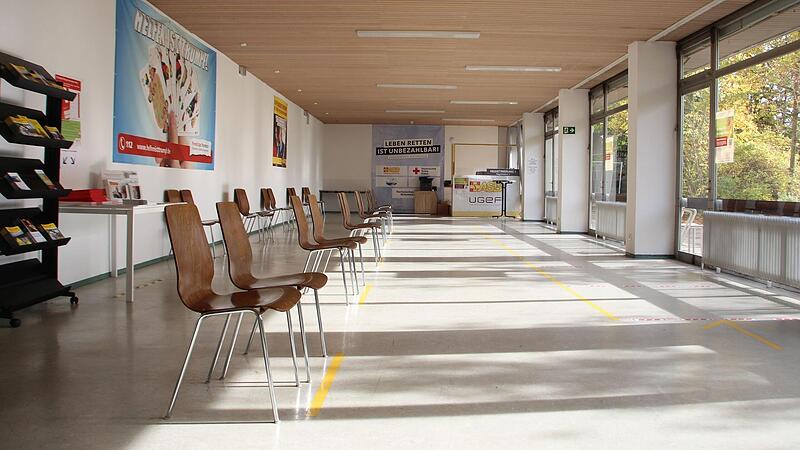 Im gro&szlig;en Anmeldesaal im Forchheimer Impfzentrum herrscht schon l&auml;nger kein Andrang mehr. Inzwischen wird der Raum nur noch als Ruheraum genutzt.Forchheim & Fr&auml;nkische Schweiz