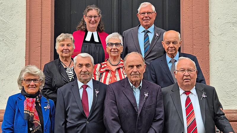 Eiserne Konfirmation feierten: Karlheinz Schad, Else Ohlmann, Sigrid Eilingsfeld, Helmuth Sch&auml;fer, Erna Jost, Robert Ziegler, Reinhold Weitzel und Alfred Kenner. Nicole Weing&auml;rtner