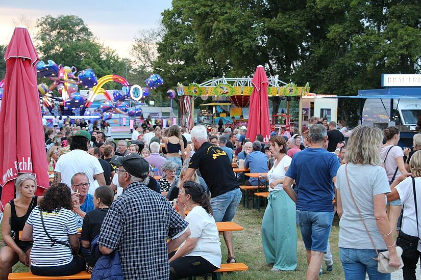 Kirchweih Buckenhofen 2025Forchheim & Fränkische Schweiz Im Biergarten auf der Kerwa in Buckenhofe ist noch einmal so viel los wie im Zelt.